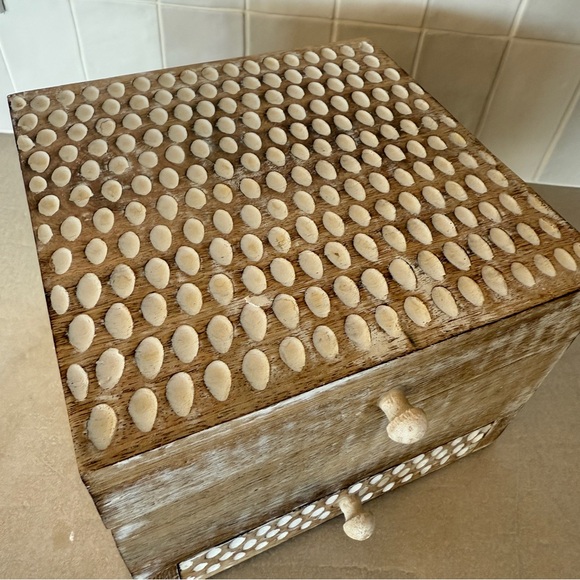 Anthropologie Whitewashed Mango Wood Jewelry/Makeup Box with Mirror and Drawer - Picture 4 of 10